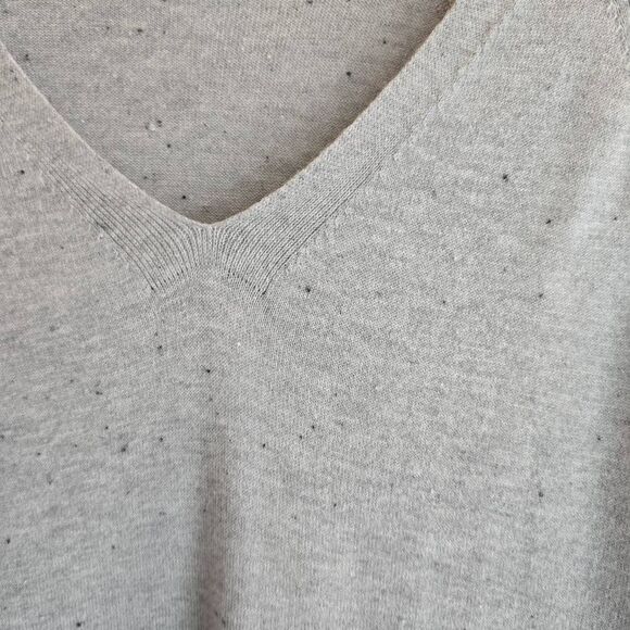 Loft Flecked zv-neck Tunic in Gray. Raglan Sleeves. Super Soft. Size L. 450 - Picture 4 of 6